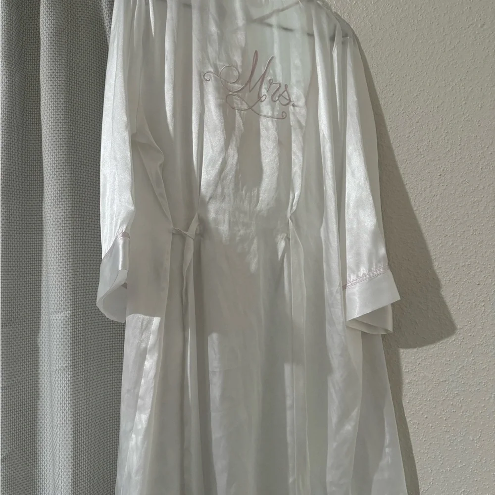 Bride Robe & Slip - Picture 2 of 4